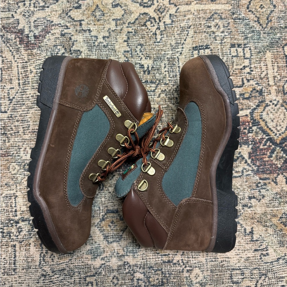 Timberland field boots (beef and broccoli) color way size 5.5 barely worn.